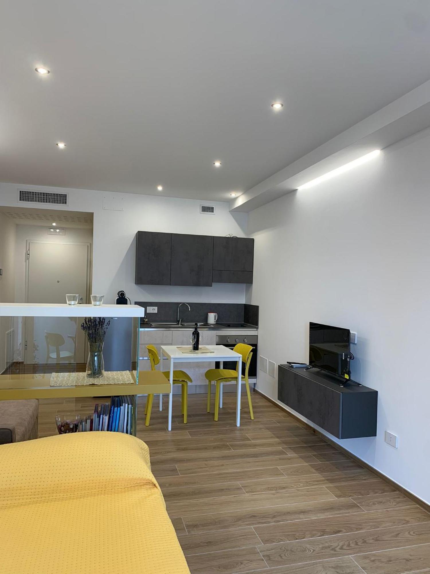 Domus13-With Private Parking Apartment Bari Exterior photo